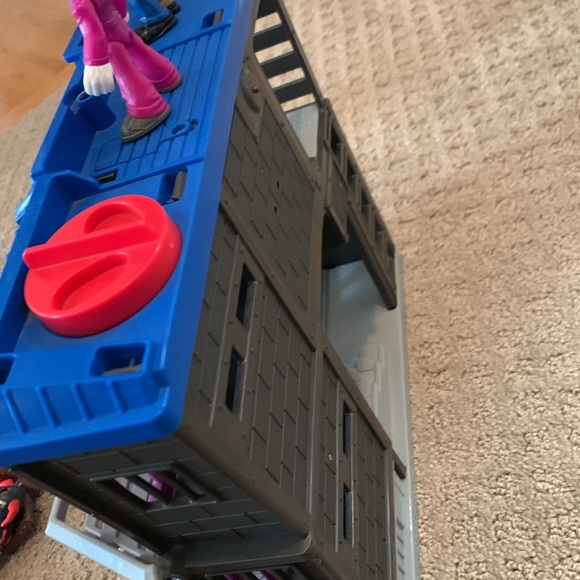 DC Comics Gotham City - Picture 8 of 8